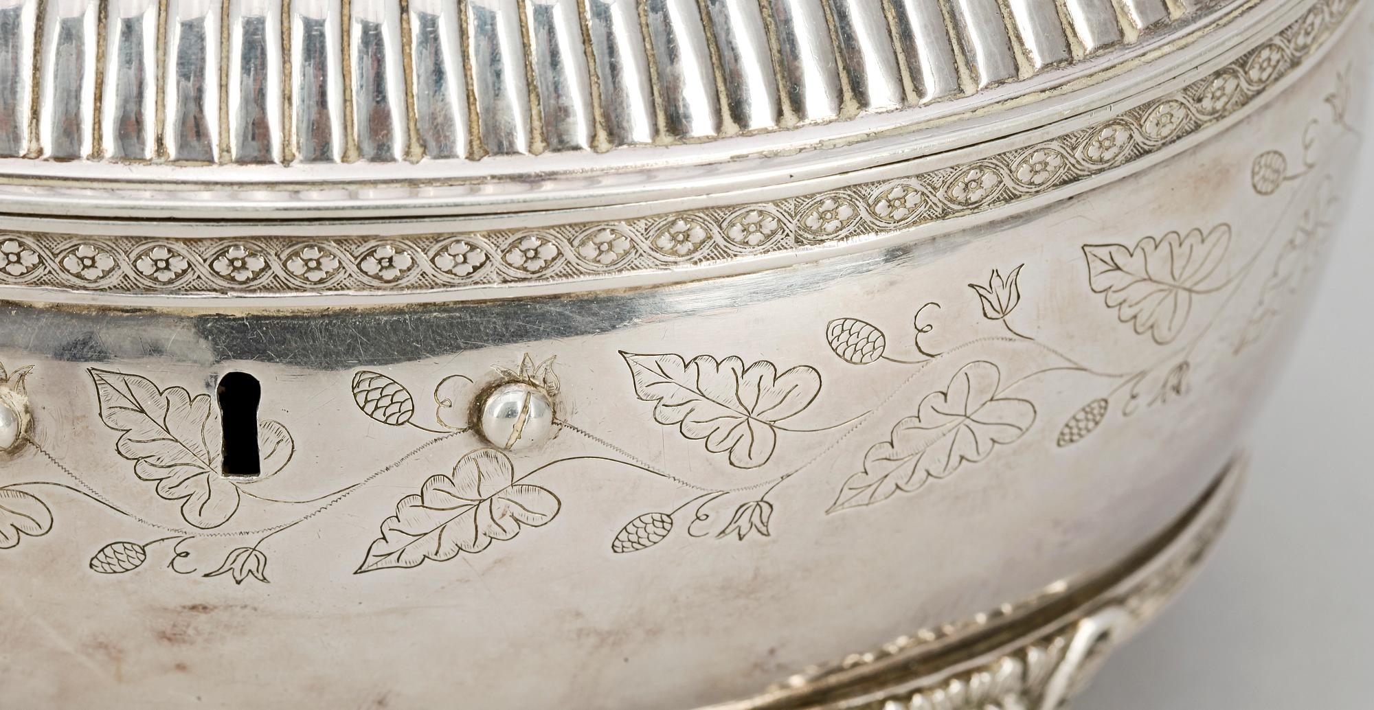SOCKERSKRIN, silver, empire, Johan Petter Hedman, Norrköping, 1836. Vikt ca 619 g.