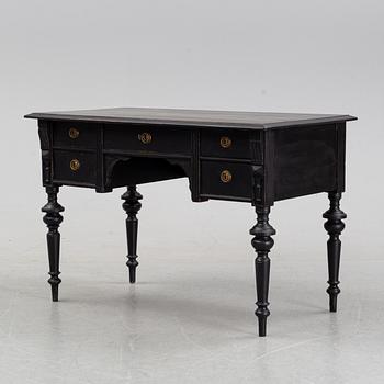 Skrivbord, renässansstil, från omkring år 1900.