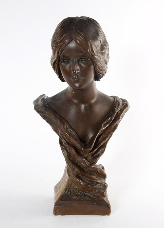 PORTRÄTTBYST, konstmassa, sign Carl Budde-Land.