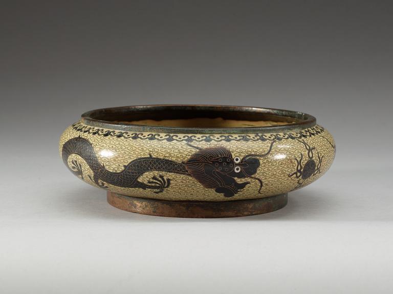 RÖKELSEKAR, cloisonné. Qing dynastin, 1800-tal.