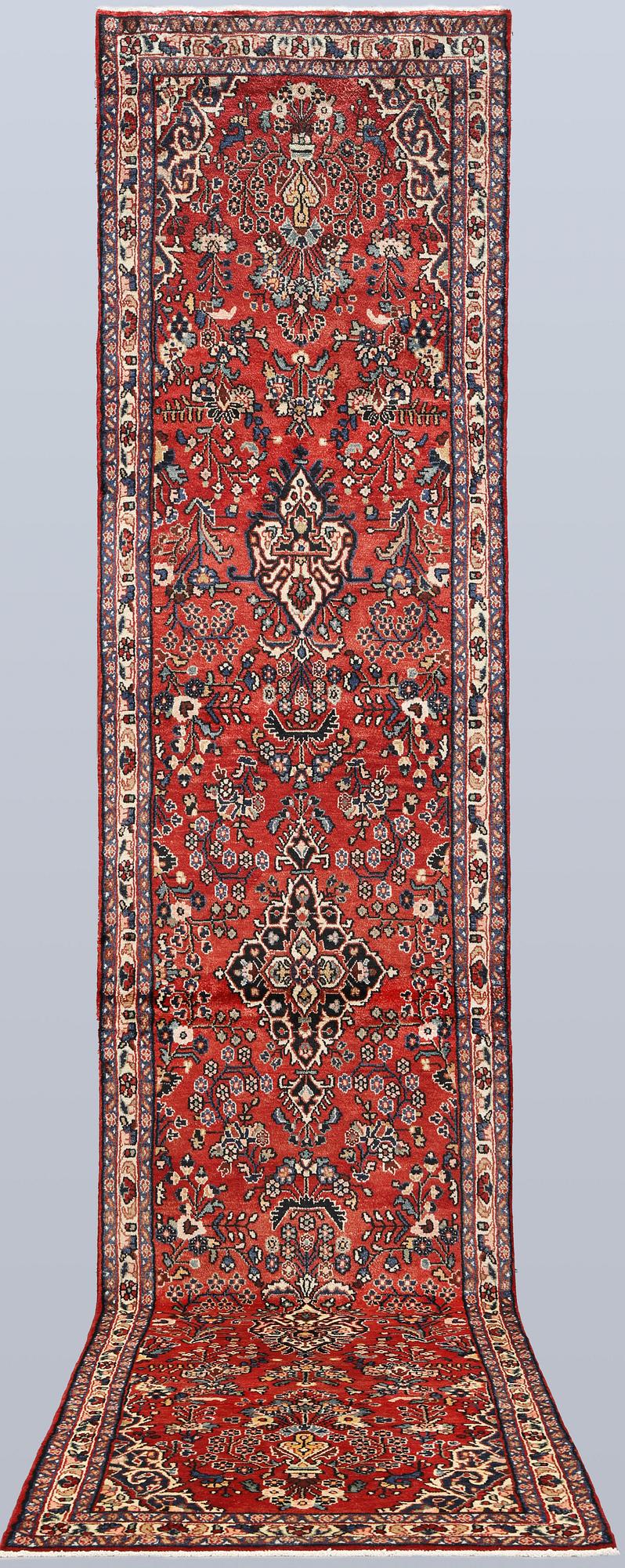 A Hamadan runner, c. 520 x 112 cm.