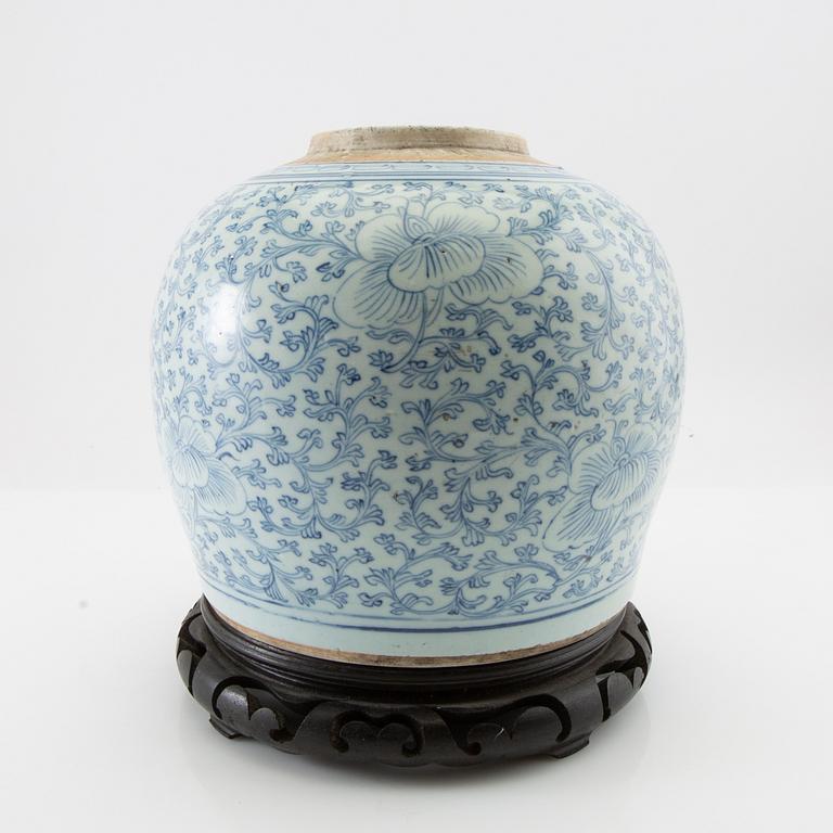 Bojan Kina 19th century porcelain.