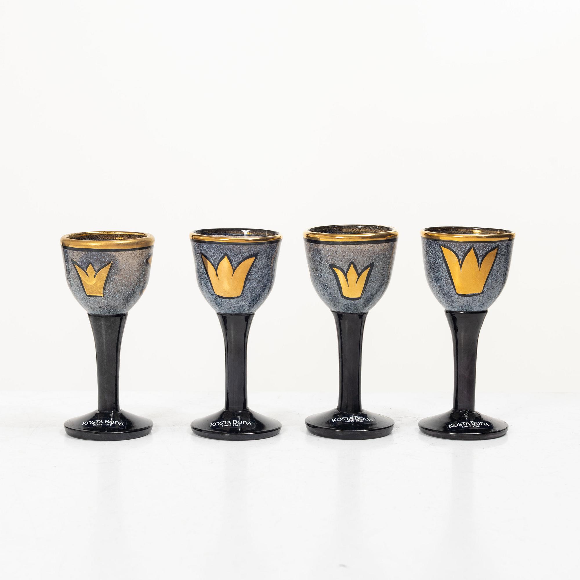Ulrica Hydman-Vallien, 2+4 vinglas samt vaser, 2 st, Kosta Boda.