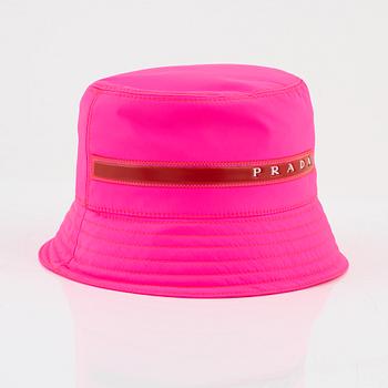 Prada, hatt "buckethat".