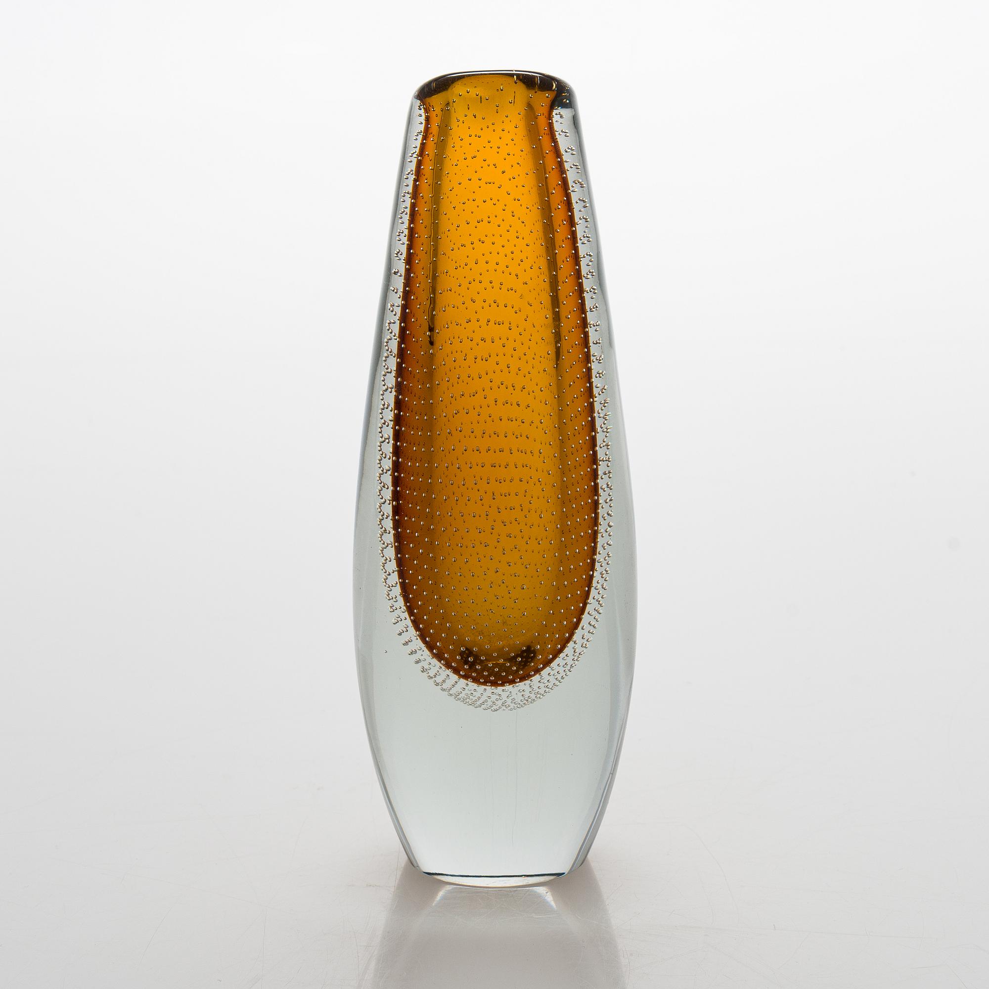 Gunnel Nyman, a glass vase, signed G. Nyman Nuutajärvi Notsjö -56.