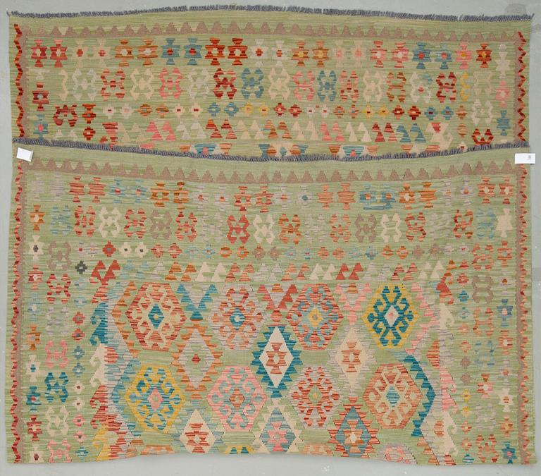 KELIM, Uzbekistan. Ca 350x246 cm.