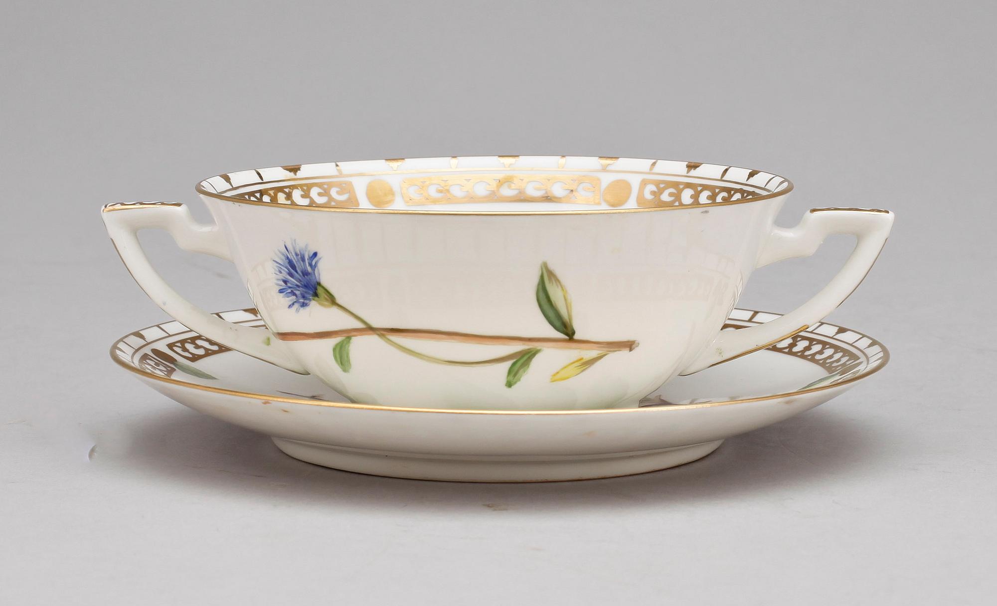 BULJONGKOPPAR MED FAT, 6 st, porslin, Royal Copenhagen. 1900-talets mitt / andra hälft.