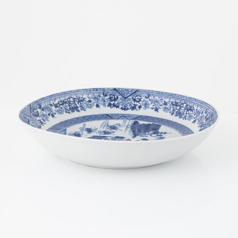 A blue and white part dinner service, Qing dynasty, Qianlong (1736-95).