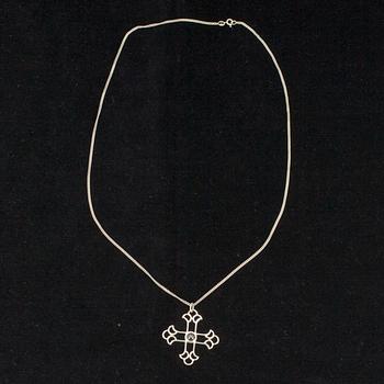 ERÄ KORUJA, 9 osaa, hopeaa, m.m. Turku, 1900-luvun loppupuoli. Kok. paino noin 91,6 g.