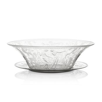 Simon Gate, an engraved Swedish Grace glass bowl on a plate, Orrefors, Sweden 1925, model 147.