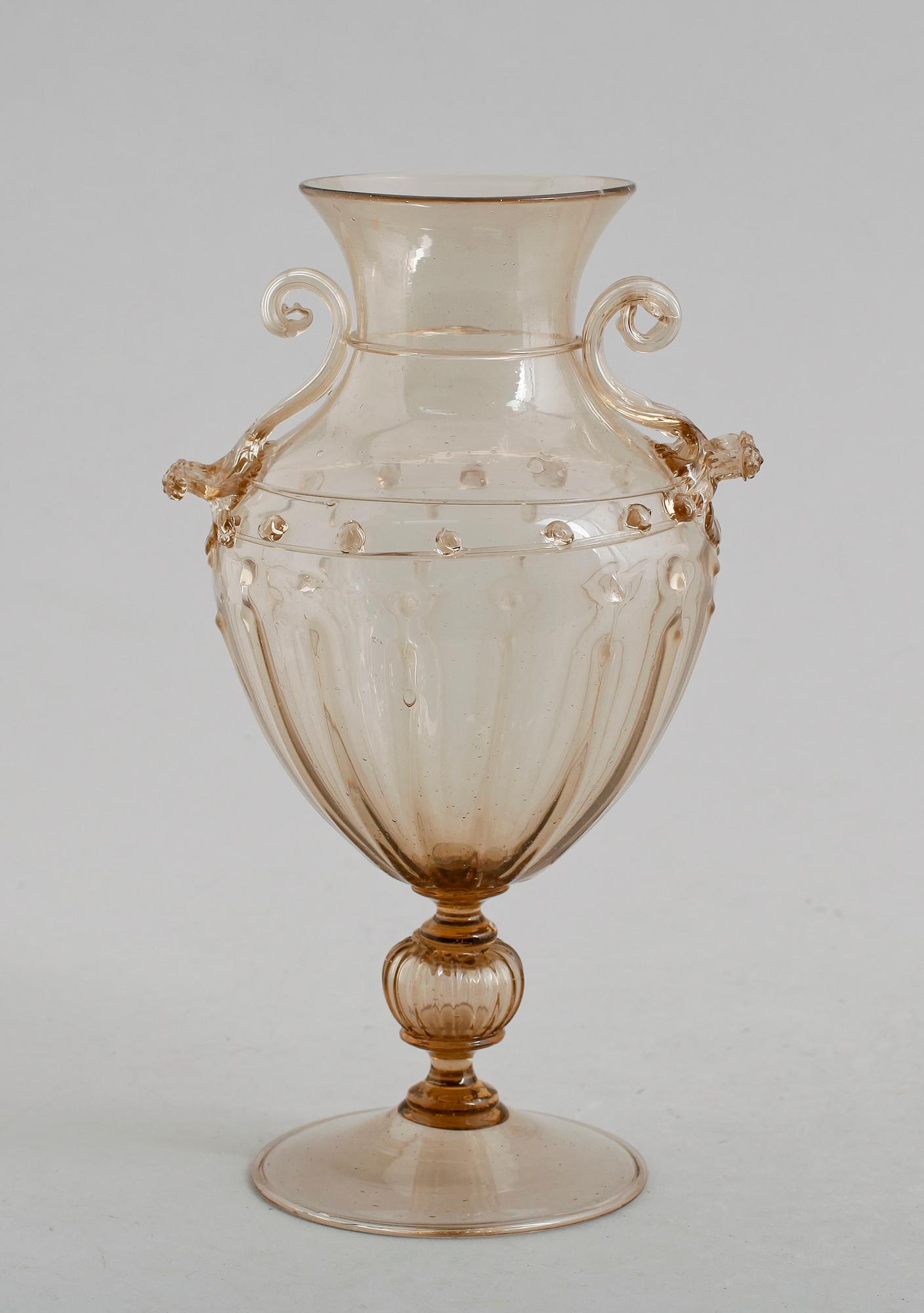 VAS, glas, sannolikt Murano, Italien, 1900-talets första hälft.