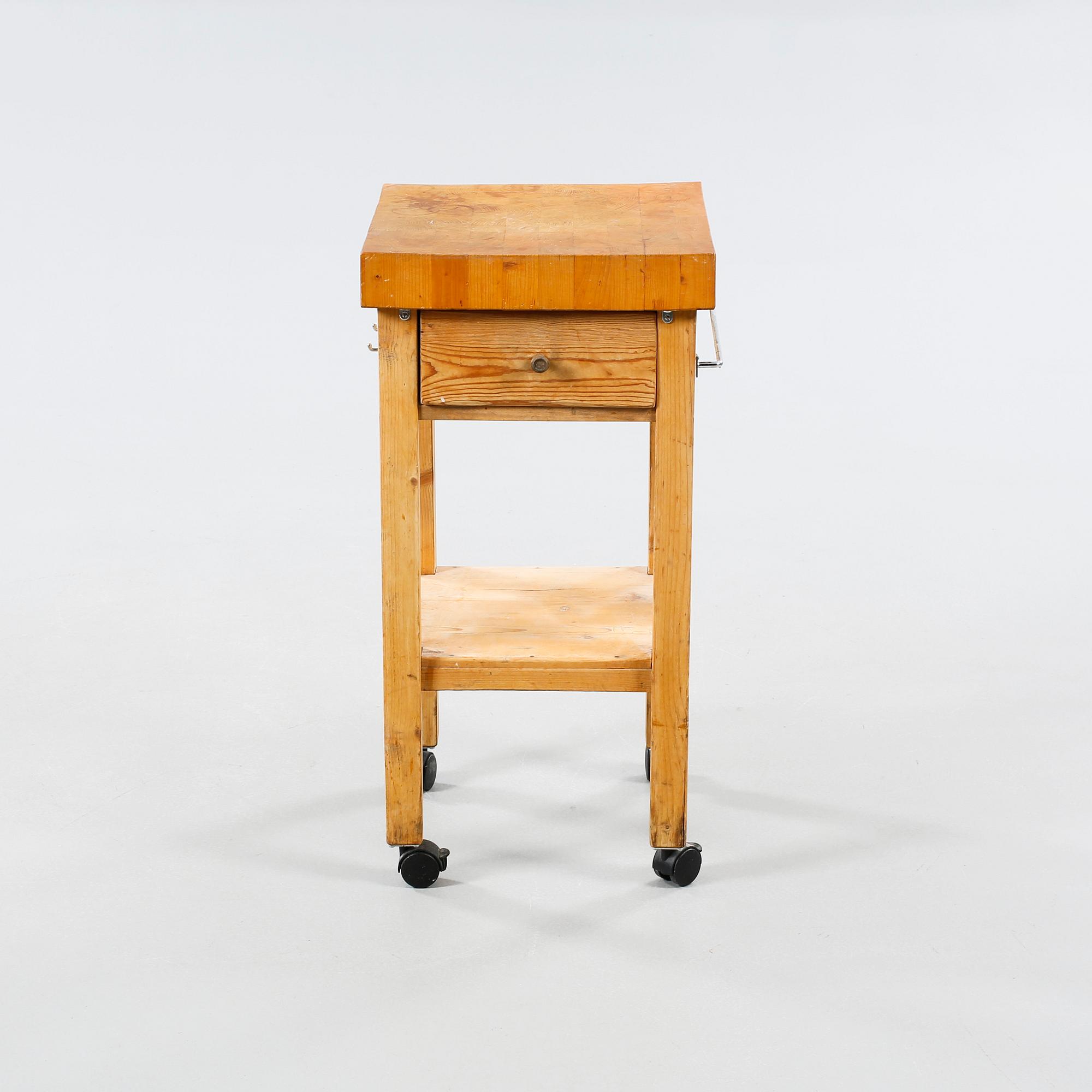 SLAKTARBÄNK / HUGGKUBBE, 1900-talets andra hälft.