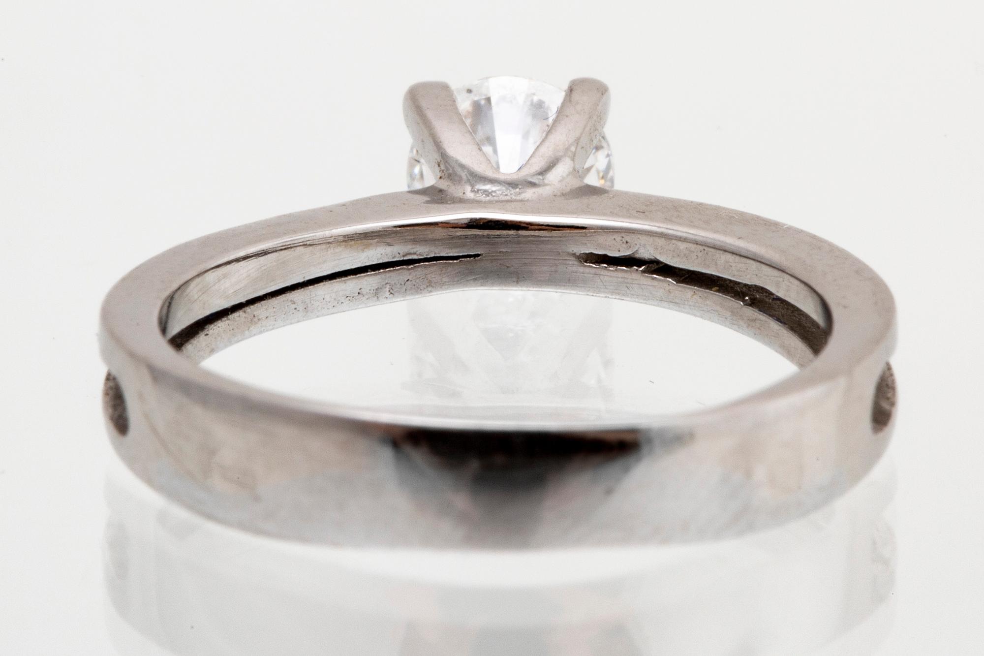 Ring 14K whitegold with 1 brilliant-cut diamond approx 0,50 ct approx H-I SI.