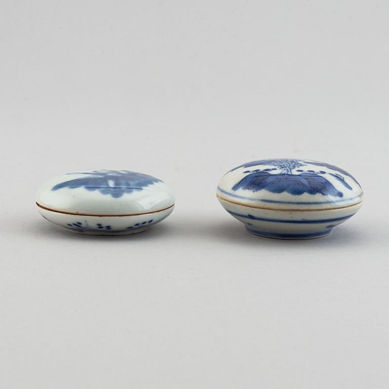 Sigilldosor med lock, porslin. Kina, 1900-tal.