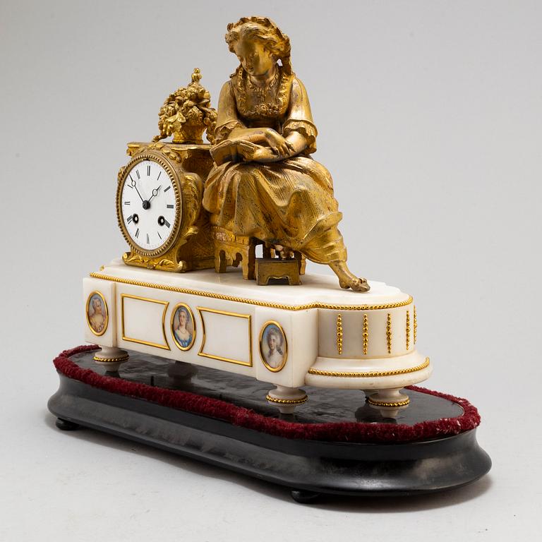 A mantle clock, second half of the 19th century.