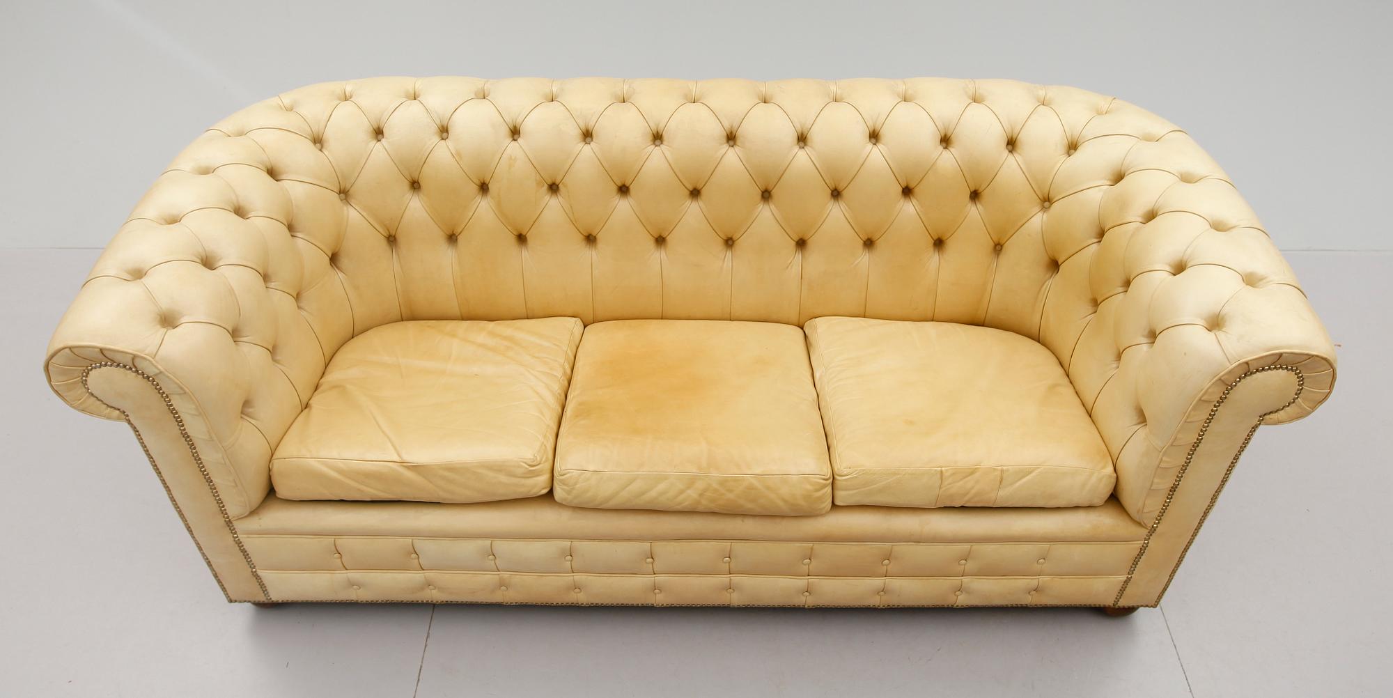 SOFFA, Chesterfield, sent 1900-tal.