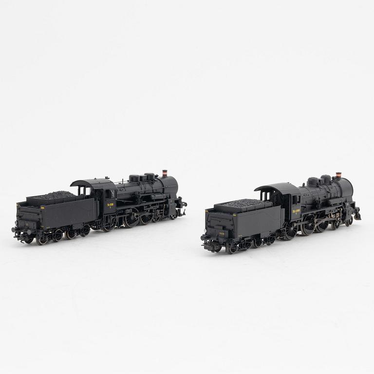 Märklin, two steam locomotives gauge H0, model 37037 and 34989, in boxes.