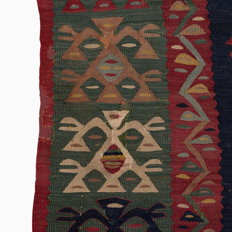 An antique Sarköy kelim, ca 239 x 214 cm.