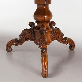 A dining table, second half of the 19th Century.