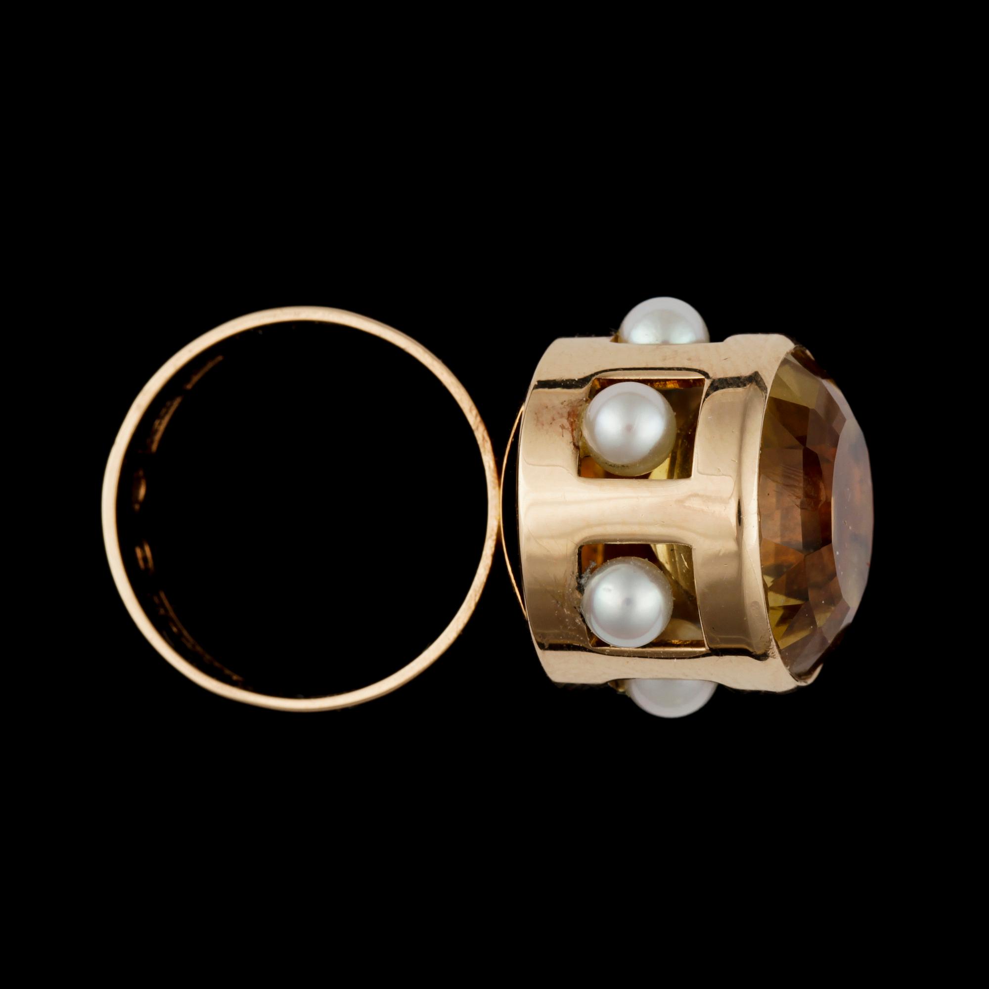 RING, 18K guld, citrin samt pärlor. Alton Guldvaru, Falköping 1967. Vikt ca 10,5g.