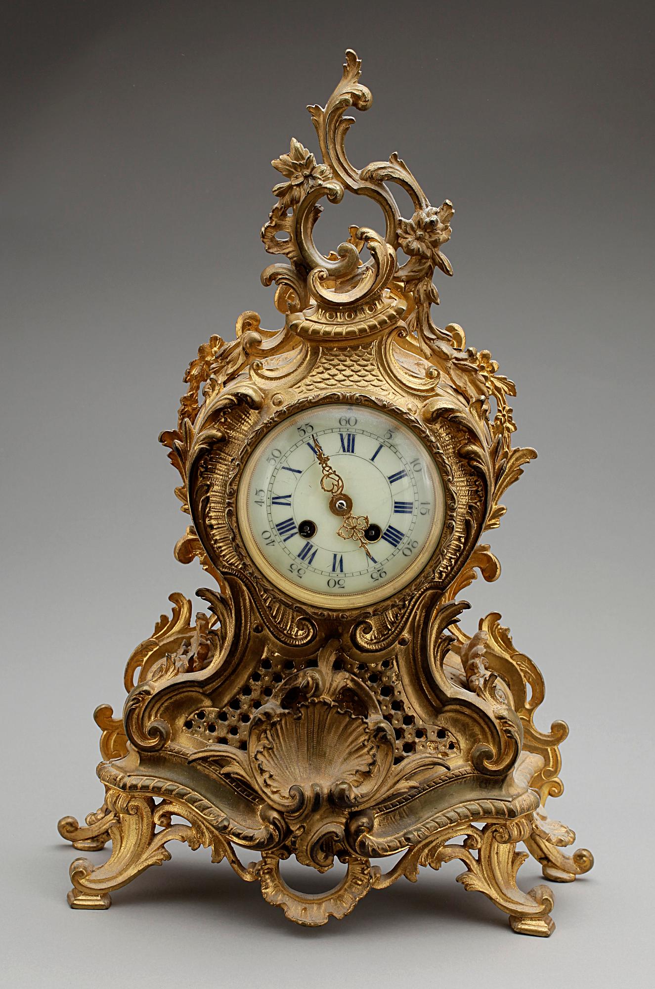 BORDSPENDYL, mässing, Louis XV stil, 1900-talets början.