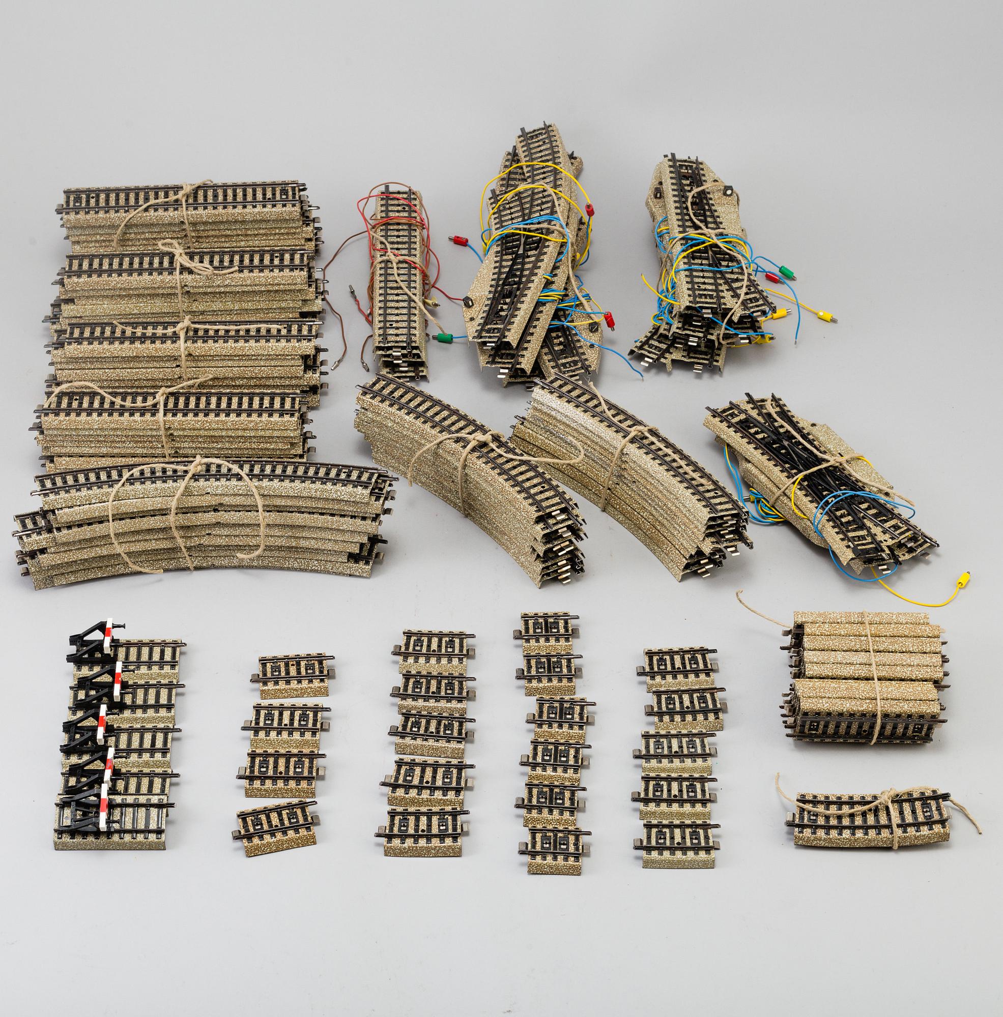 MÄRKLINBANA MED MÄRKLINTÅG, 152 delar, bland annat tågset Märklin, 1900-talets andra hälft.