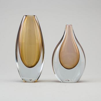 Two glass vases attributet to Gunnar Nylund, Strömbergshyttan,  second half of the 20th century.