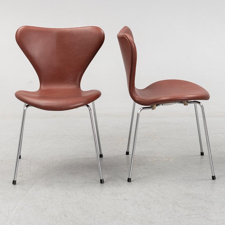 ARNE JACOBSEN, stolar, 6 st, "Sjuan", Fritz Hansen, Danmark.