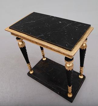 KONSOLBORD, sengustavianskt, omkring år 1800.