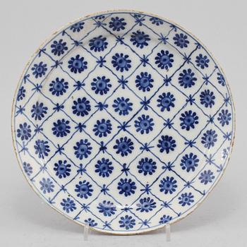 TALLRIK, fajans, sannolikt Holland, 1700-tal.