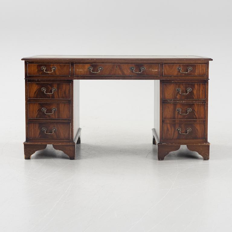 Skrivbord, engelskt, 1900-talets andra hälft.