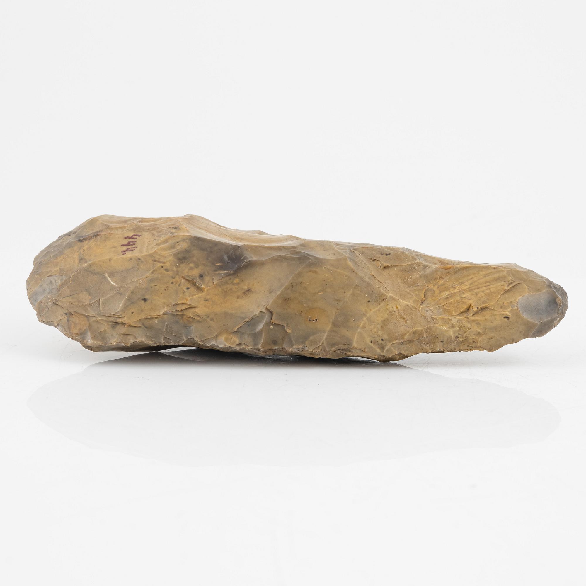 An early neolithic flintaxe,