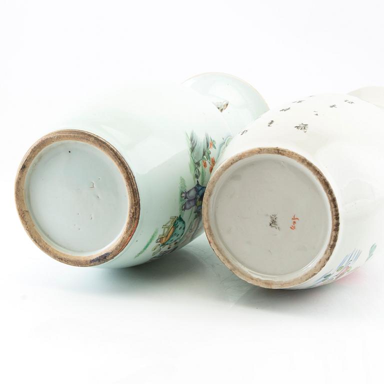 Two Chinese vases, 20th century.