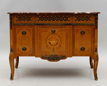 BYRÅ, gustaviansk stil, 1900-talets andra hälft.