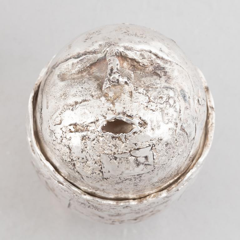 Lars Arby, två bägare/vaser, sterling silver varav en med lock, Göteborg 1975-1976.
