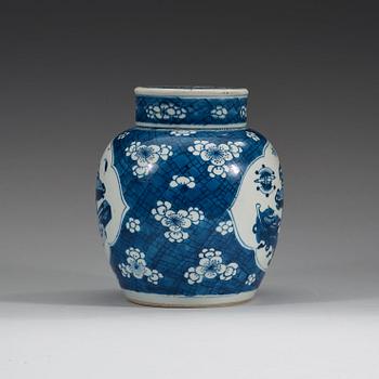 A blue and white jar with cover, Qing dynasty, Kangxi (1662-1722).