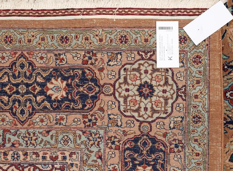 OLD TABRIZ probably. 270,5 x 180 cm, as well as around 2 cm of flat weave at each end.