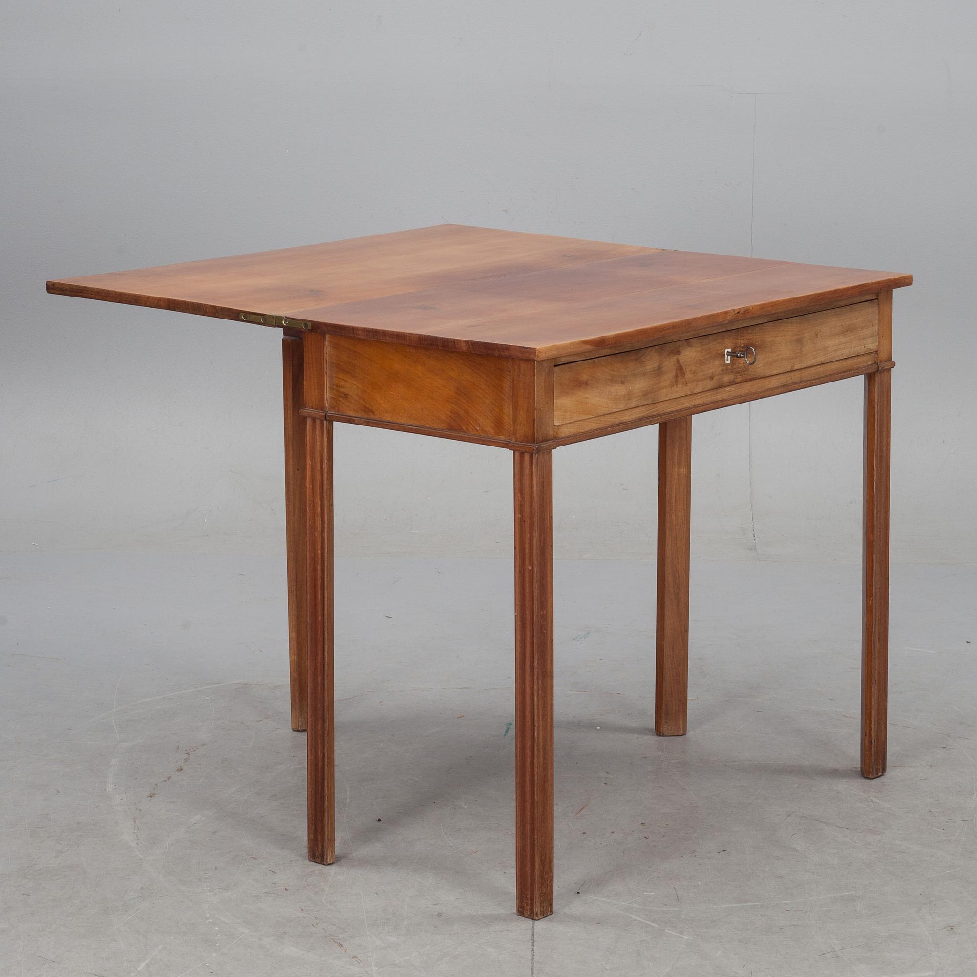 SPELBORD, sengustavianskt. Omkring 1800.