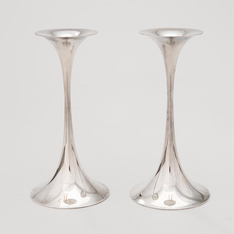 A PAIR OF 'TRUMPETTI' SILVER CANDLESTICKS, signed TW, marked Hopeakeskus 1967.