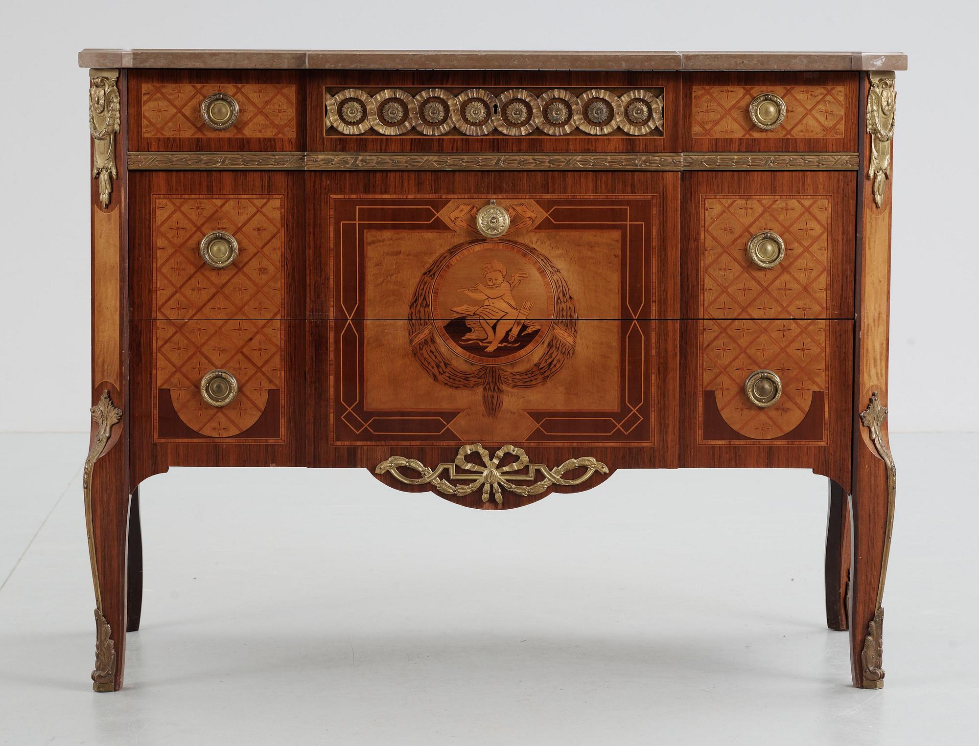 BYRÅ, gustaviansk stil, 1900-talets första hälft.