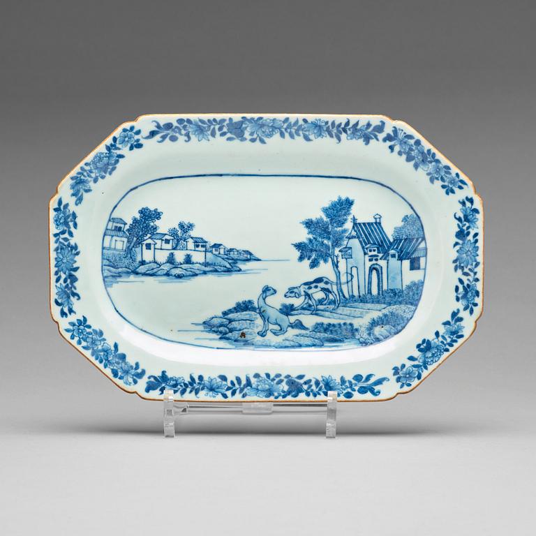 A blue and white serving dish, Qing dynasty, Qianlong (1736-95).