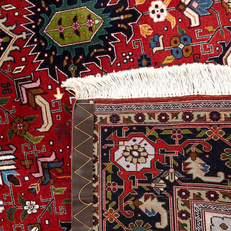 Carpet, Tabriz, approx. 201 x 146 cm.