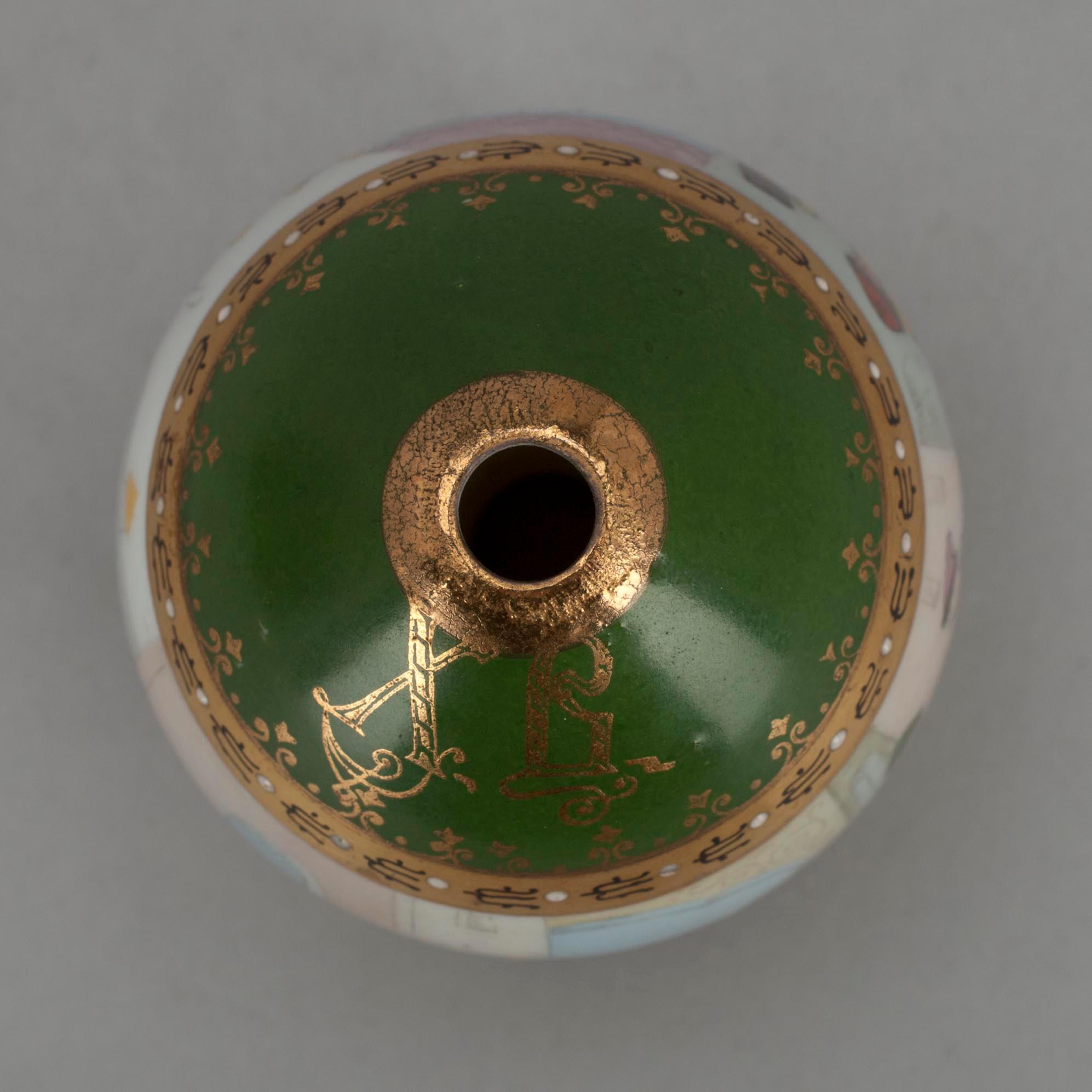 PÅSKÄGG, porslin, sannolikt Kuznetsov, 1900-talets början.