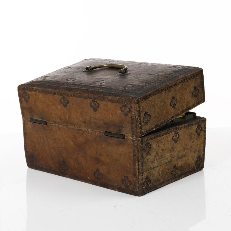 A flask box, 19th Century.