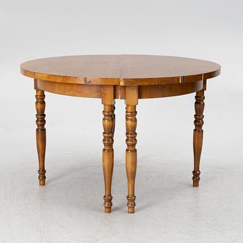 A late 19th century dining table.