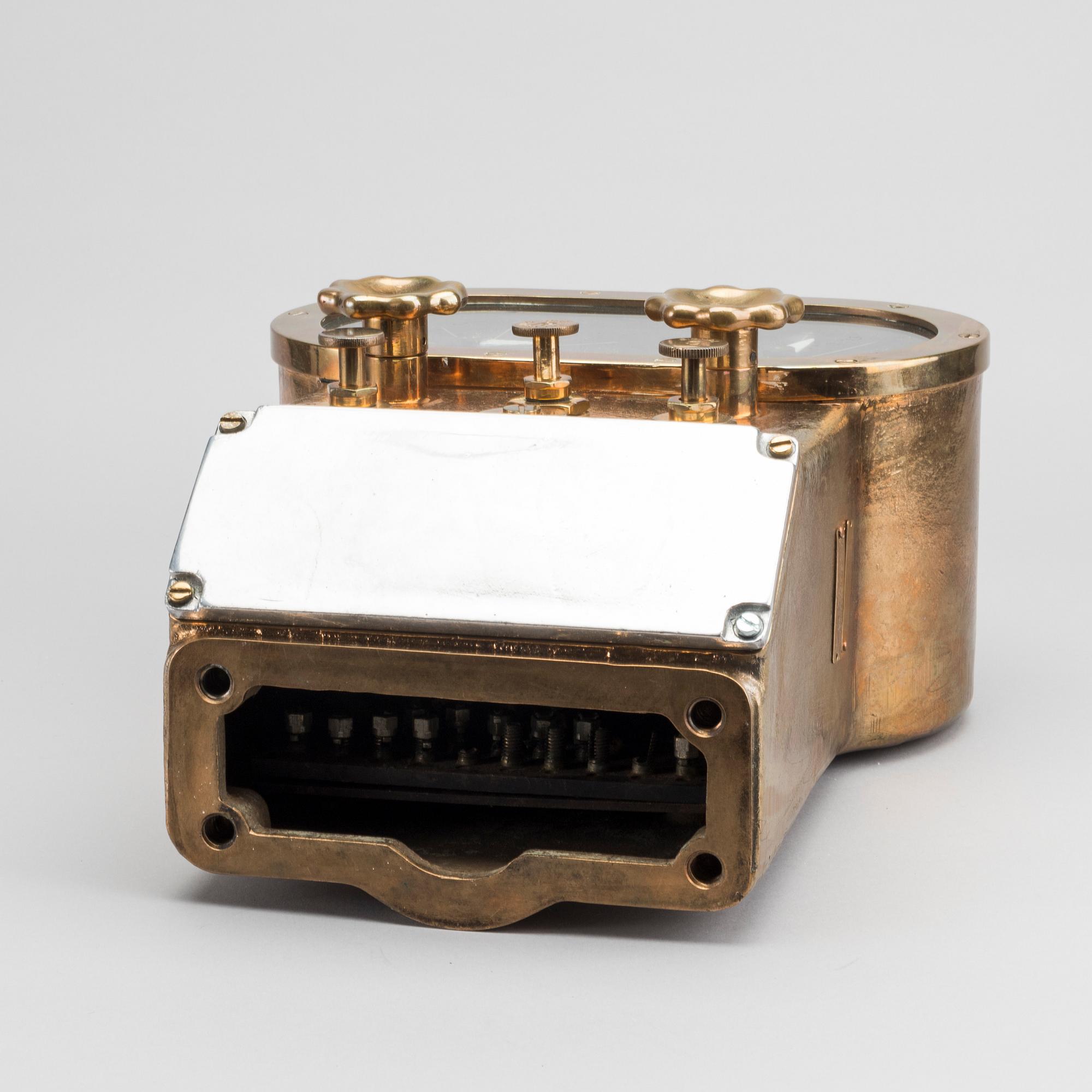 INSTRUMENT FÖR DIMRIDÅ, ASEA, från jagaren HMS Halland (J18).