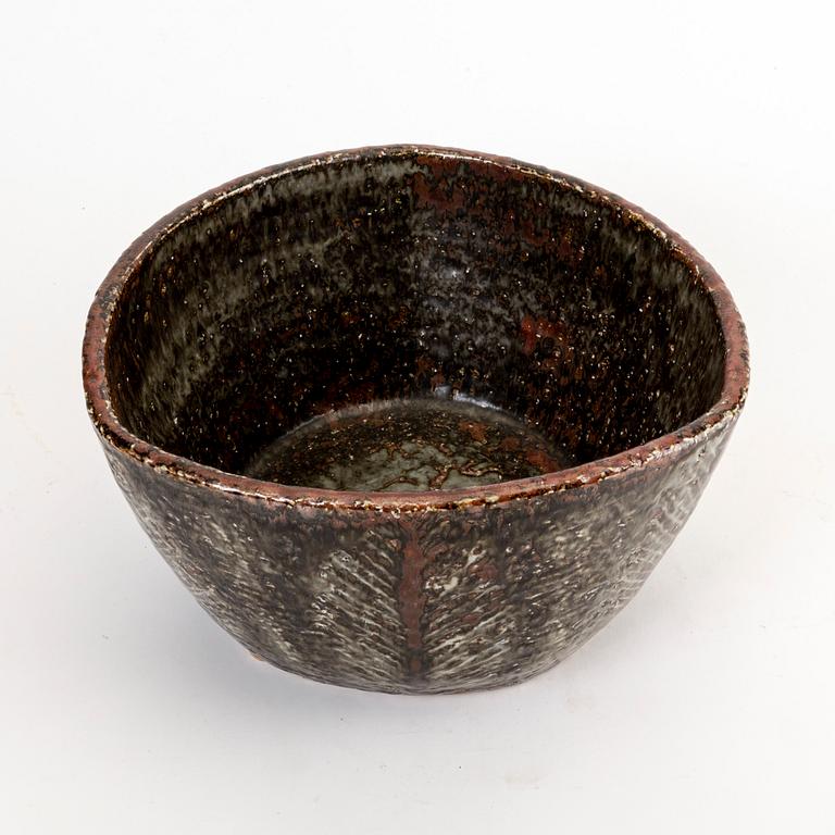 A signed Carl-Harry Stålhane unique stoneware bowl from Rörstrand.