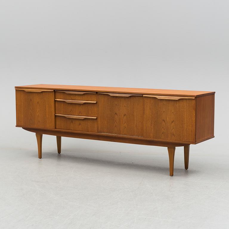 A sideboard by Stonehill furniture, 20th century.