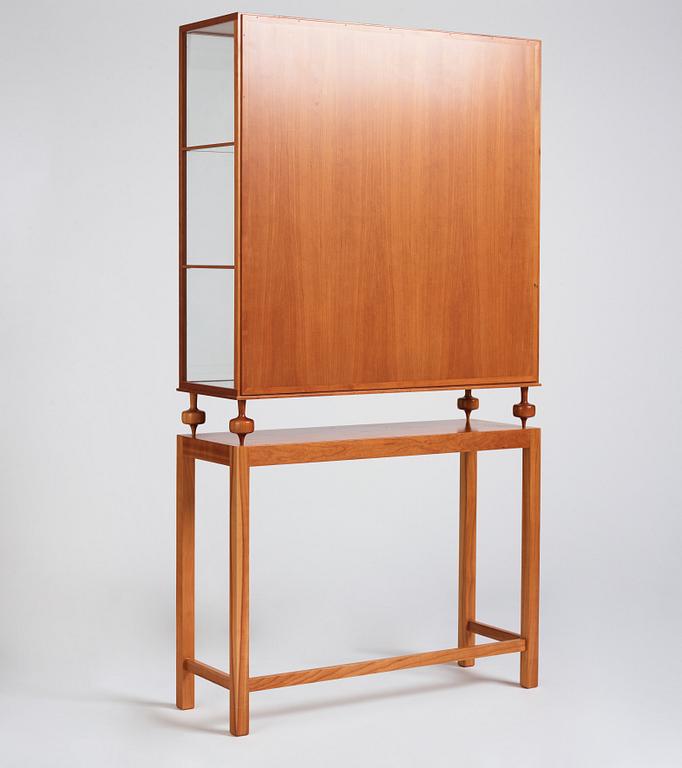 Josef Frank, a mahogany showcase cabinet model "2077", Firma Svenskt Tenn, Sweden.