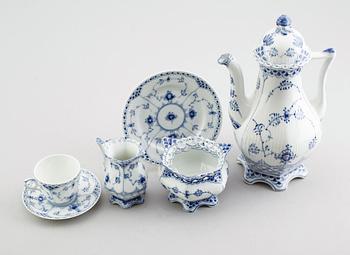 KAFFESERVIS, 27 delar, porslin, Musselmalet, Royal Copenhagen.